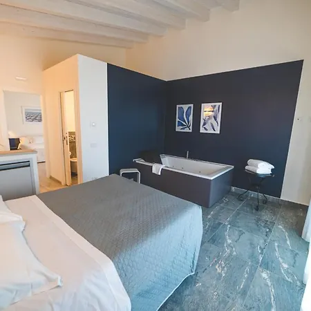 Hotel apartamentowy Albamarina *