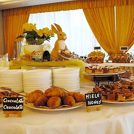 شقة فندقية Albamarina 4*